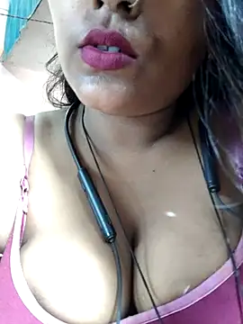 Snapshot of Jasmine_Januja chatting on July 28, 2026, 3:47 am Jasmine Januja online show from July 28, 2026, 3:47 am