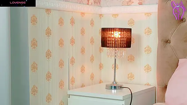 CoraVex online show from October 6, 2025, 4:13 am