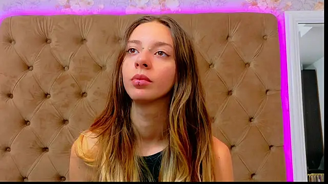 CoraVex online show from June 11, 2026, 3:47 am