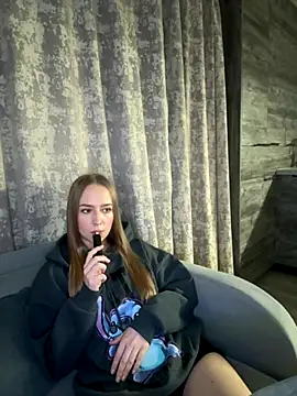 MissOyee online show from December 2, 2025, 7:15 pm