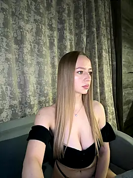 MissOyee online show from November 7, 2025, 7:29 pm