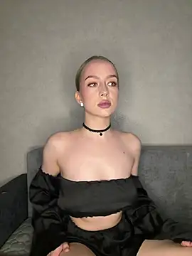 MissOyee online show from March 13, 2026, 7:30 pm