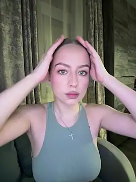 MissOyee online show from February 8, 2026, 7:22 pm