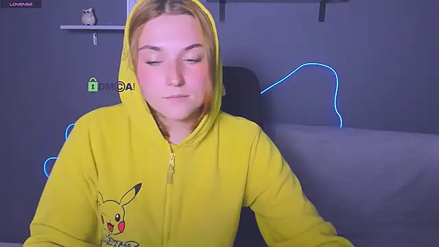 casey meow  online show from September 29, 2025, 1:06 pm