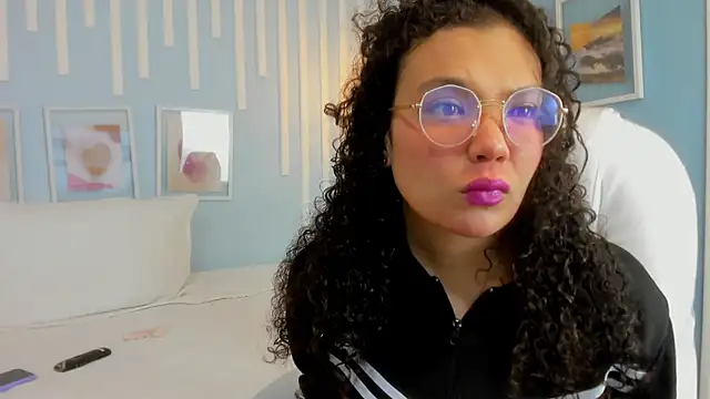 SweetStarr  online show from October 2, 2025, 1:03 pm