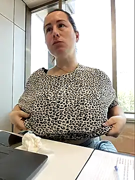 bichota85 online show from March 11, 2026, 10:42 am