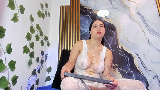 brittanyy20 online show from November 12, 2025, 12:53 pm