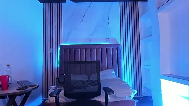 LunaWiill  online show from September 24, 2025, 12:11 pm