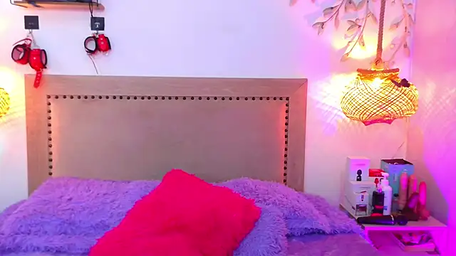 Snapshot of Daphnee-x chatting on September 19, 2025, 11:47 am Daphnee-x online show from September 19, 2025, 11:47 am