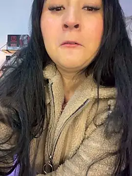 Snapshot of Daphnee-x chatting on November 11, 2025, 11:38 am Daphnee-x online show from November 11, 2025, 11:38 am