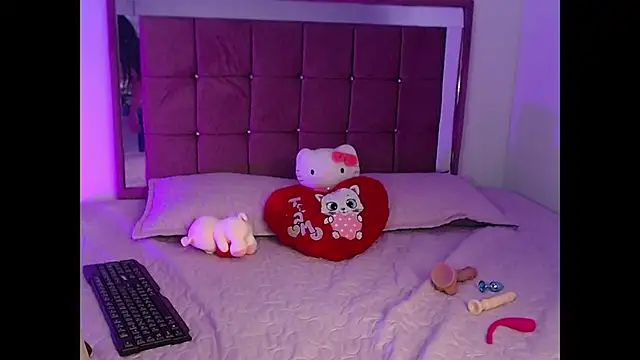 Mia-Sweet17 online show from October 7, 2025, 9:38 pm