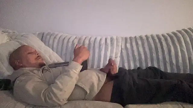 caramelizedzeus online show from November 19, 2025, 1:27 am