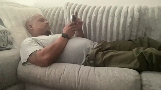 caramelizedzeus online show from November 21, 2025, 6:07 pm