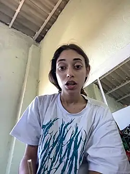 loirinhaaa online show from October 6, 2025, 3:46 pm