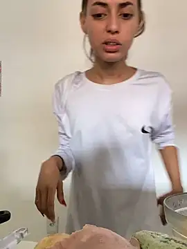 loirinhaaa online show from November 11, 2025, 1:17 pm