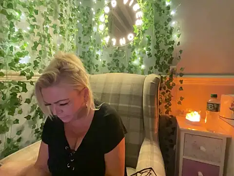 BonnyDesire online show from November 10, 2025, 7:30 pm