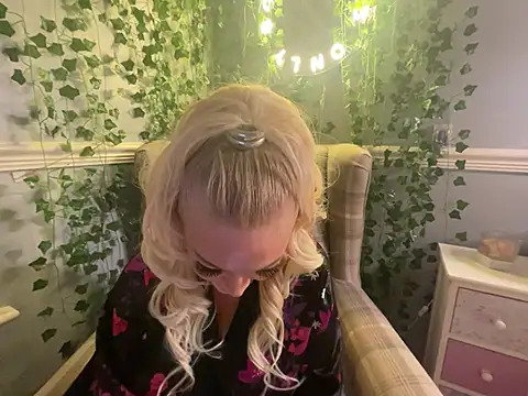 BonnyDesire online show from January 14, 2026, 8:23 pm