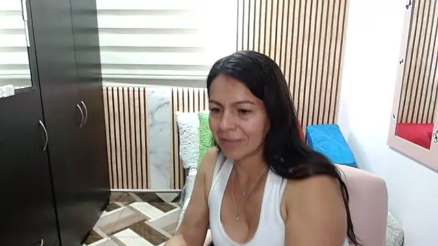 camilavargas  online show from May 22, 2026, 9:13 pm