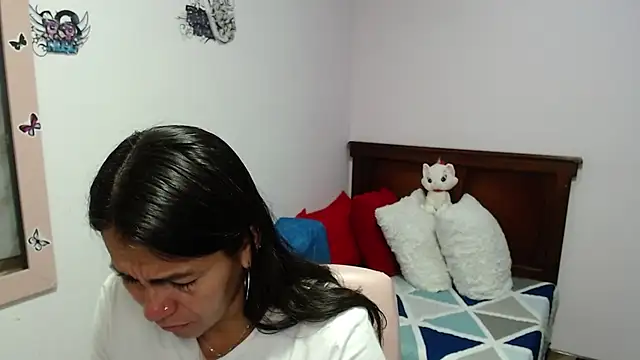 camilavargas  online show from August 7, 2026, 5:08 pm