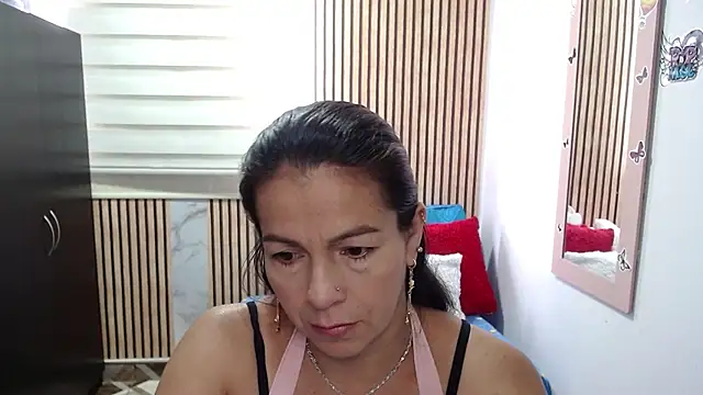 camilavargas  online show from June 3, 2026, 2:29 pm