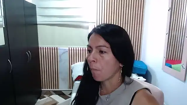 camilavargas  online show from May 14, 2026, 4:26 pm