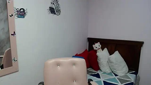 camilavargas  online show from July 31, 2026, 4:48 pm