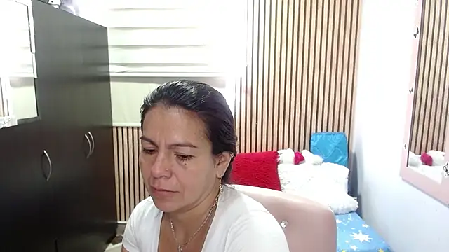 camilavargas  online show from June 12, 2026, 2:48 pm