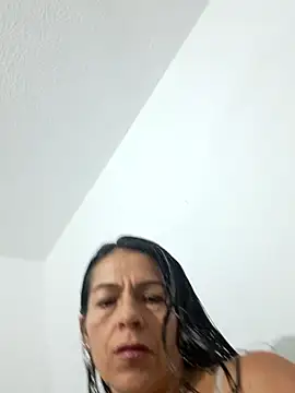 camilavargas  online show from December 14, 2025, 9:09 pm