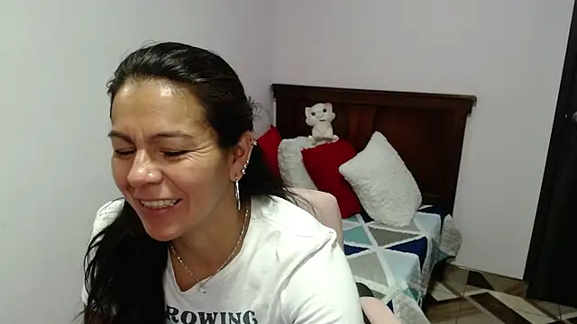 camilavargas  online show from July 14, 2026, 4:35 pm