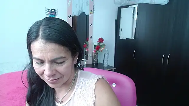 camilavargas  online show from October 3, 2025, 9:16 pm