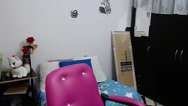 camilavargas  online show from September 23, 2025, 10:39 pm