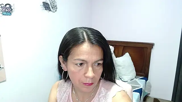 camilavargas  online show from July 28, 2026, 6:20 pm