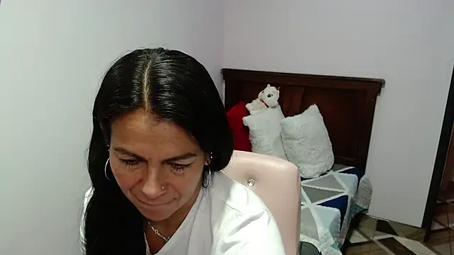 camilavargas  online show from July 29, 2026, 8:30 pm