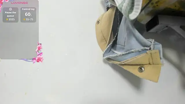 Snapshot of Naomis_35 chatting on March 19, 2026, 8:20 pm Naomis 35 online show from March 19, 2026, 8:20 pm