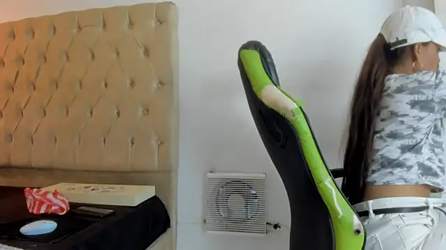 Snapshot of Naomis_35 chatting on February 16, 2026, 7:45 pm Naomis 35 online show from February 16, 2026, 7:45 pm