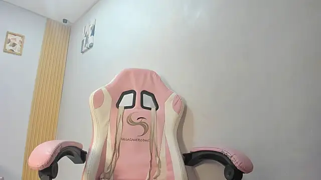 Snapshot of Naomis_35 chatting on March 10, 2026, 7:40 pm Naomis 35 online show from March 10, 2026, 7:40 pm