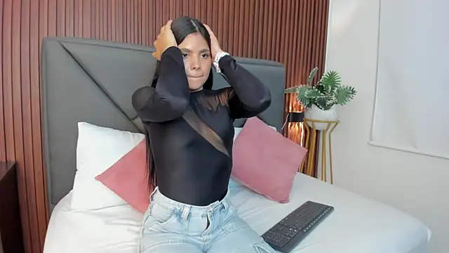 molly lovee  online show from May 9, 2026, 7:39 pm