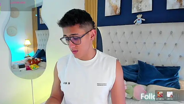 Snapshot of SalvadorFit chatting on July 1, 2026, 8:20 pm SalvadorFit online show from July 1, 2026, 8:20 pm