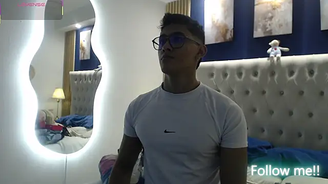 Snapshot of SalvadorFit chatting on May 29, 2026, 8:48 pm SalvadorFit online show from May 29, 2026, 8:48 pm
