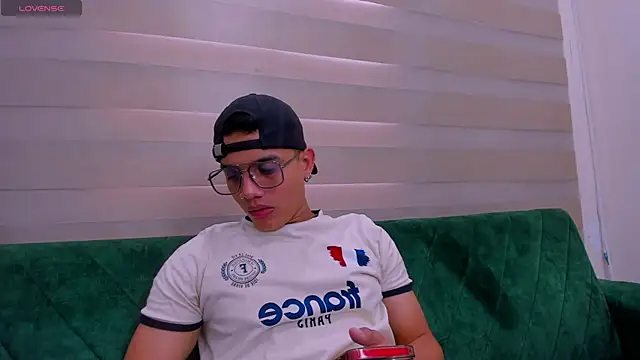 axel vega online show from September 25, 2025, 1:17 pm