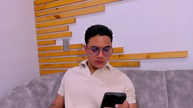 axel vega online show from October 6, 2025, 1:12 pm