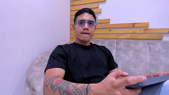 axel vega online show from September 18, 2025, 8:23 pm