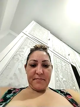 Lunita86 online show from May 8, 2026, 12:53 pm