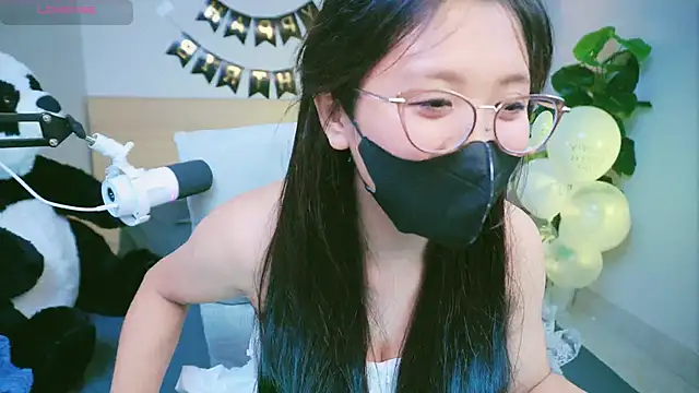 Cherry-26 online show from November 1, 2025, 4:12 pm