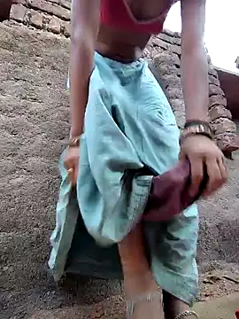 Snapshot of R_Roshni chatting on March 15, 2026, 1:45 am R Roshni online show from March 15, 2026, 1:45 am