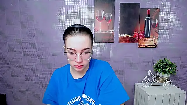 MiraBabe  online show from November 18, 2025, 9:12 am