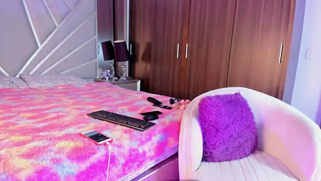 LiaRusselll  online show from September 24, 2025, 8:04 pm