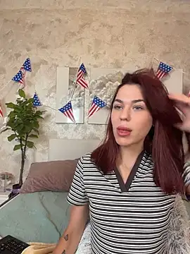 Snapshot of MollyXoXo chatting on July 4, 2026, 12:53 pm MollyXoXo online show from July 4, 2026, 12:53 pm