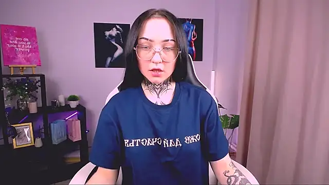 MollyKissy online show from November 15, 2025, 9:35 am