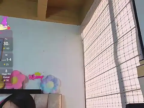 queenalexxa111 online show from September 26, 2025, 4:47 pm